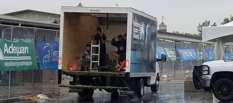 Delivering feed in the rain WEG 2018
